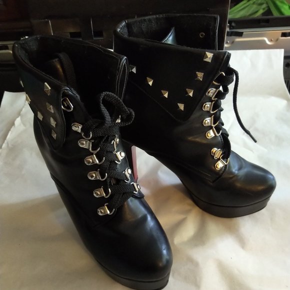 Platform Boot--Man Made Materials--Size 9 - Picture 1 of 4